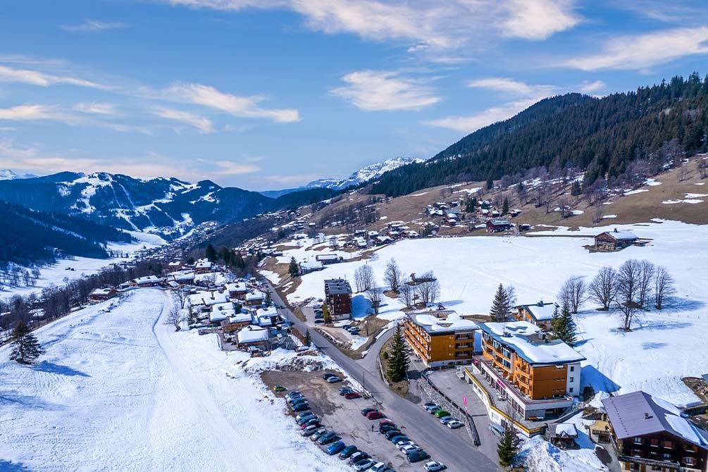 6615008e6672e_village-vacances-la-clusaz-les-confins-azureva-ski-hiver